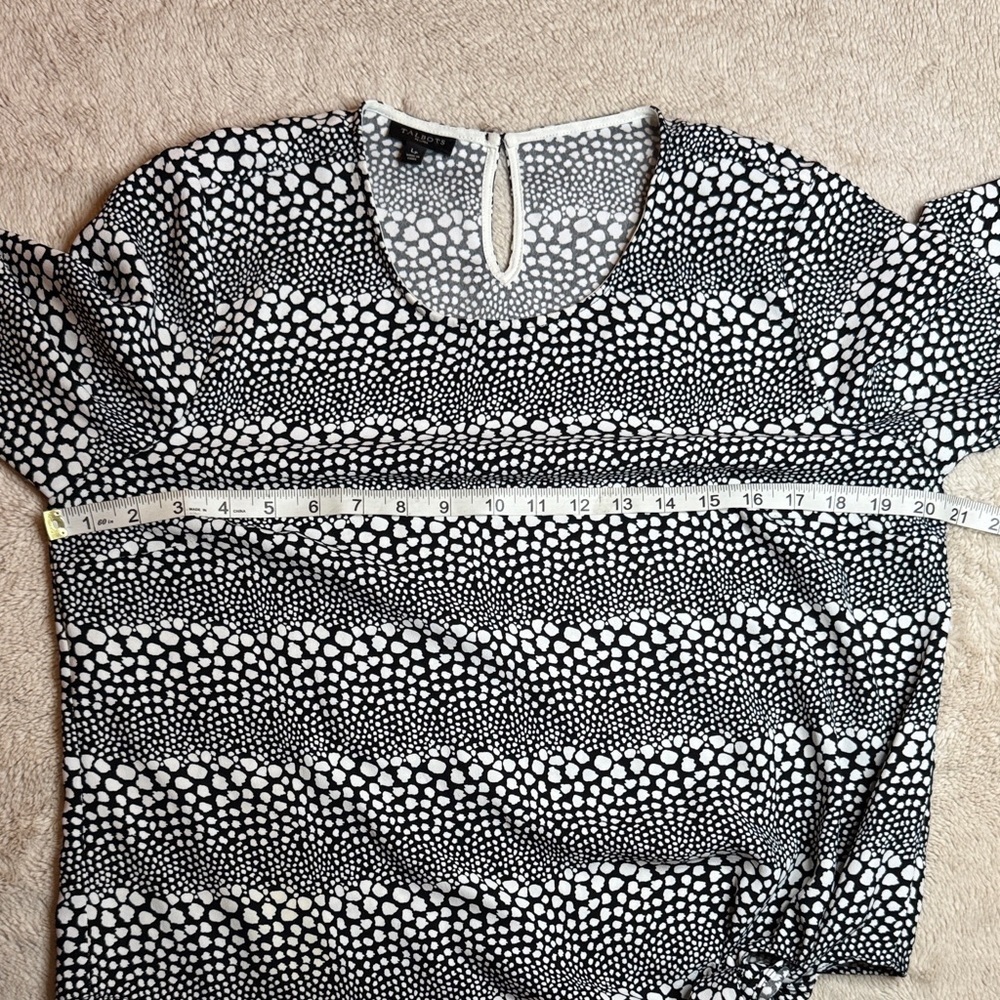 Talbots Black and White Patterned Blouse with tie at bottom Petite sz L - Picture 6 of 9